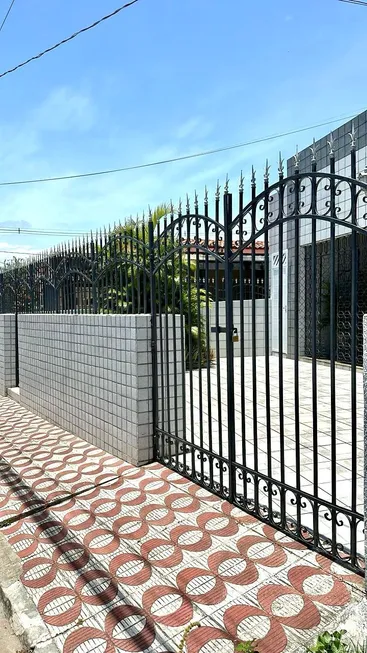 Foto 1 de Casa com 3 Quartos à venda, 290m² em Getúlio Vargas, Aracaju