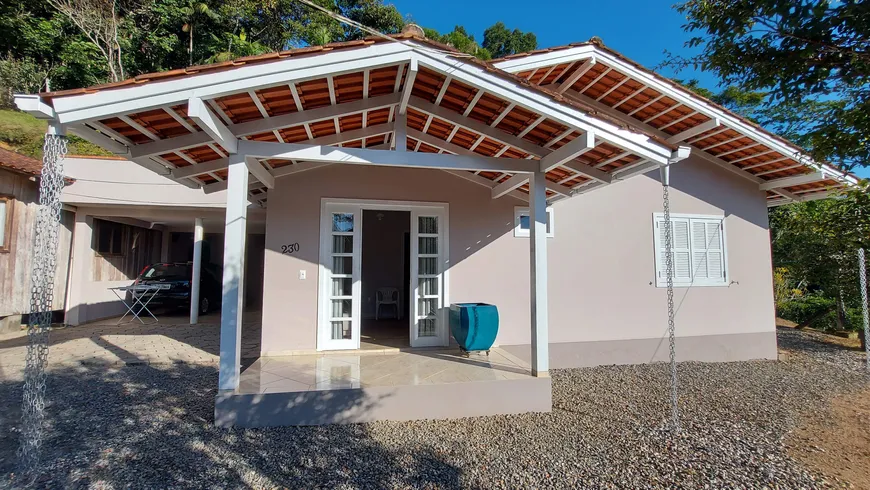 Foto 1 de Casa com 2 Quartos à venda, 140m² em Azambuja, Brusque