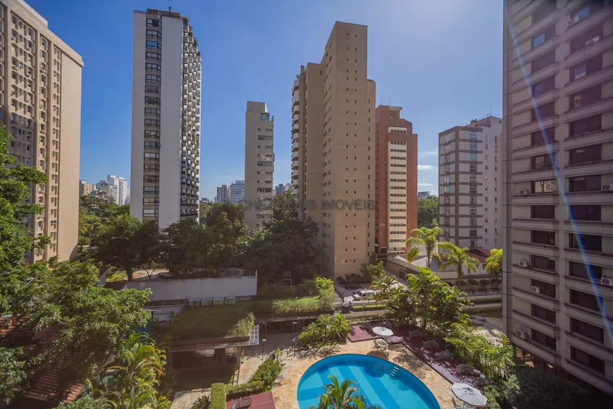Foto 1 de Apartamento com 3 Quartos à venda, 144m² em Jardim Europa, São Paulo