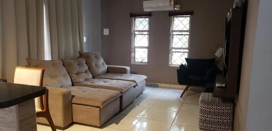 Foto 1 de Casa com 3 Quartos à venda, 221m² em Setor Santos Dumont, Goiânia