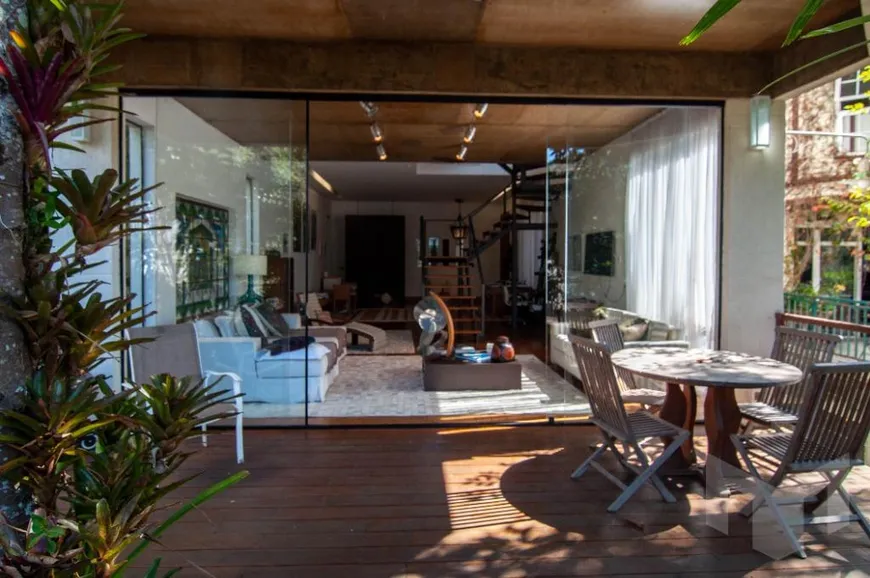 Foto 1 de Casa de Condomínio com 4 Quartos à venda, 450m² em Itaipava, Petrópolis