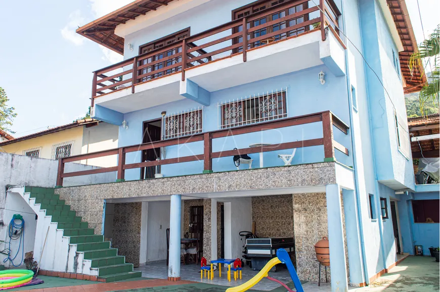 Foto 1 de Casa com 5 Quartos à venda, 327m² em Iúcas, Teresópolis