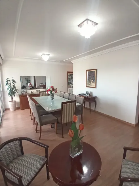 Foto 1 de Apartamento com 4 Quartos à venda, 212m² em Zona 07, Maringá
