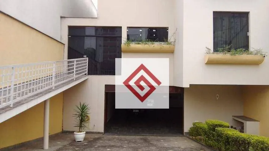 Foto 1 de Sobrado com 4 Quartos para venda ou aluguel, 800m² em Campestre, Santo André
