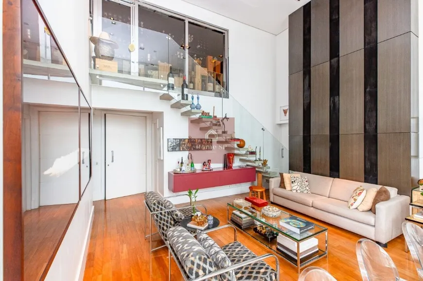 Foto 1 de Apartamento com 3 Quartos para alugar, 198m² em Moema, São Paulo