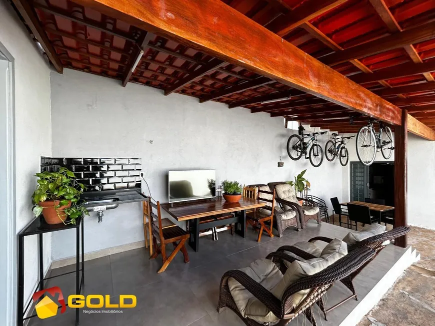 Foto 1 de Casa com 3 Quartos à venda, 190m² em Osvaldo Rezende, Uberlândia