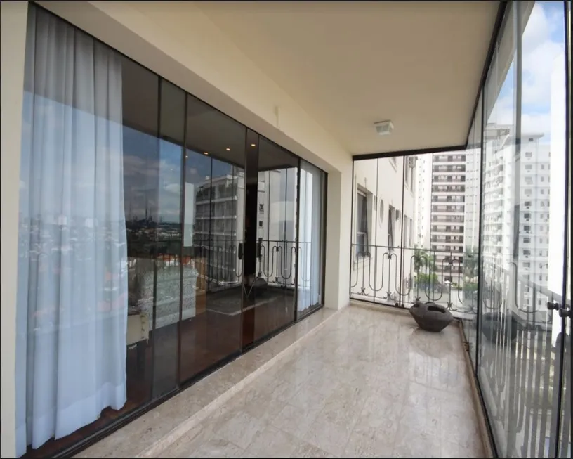 Foto 1 de Apartamento com 3 Quartos à venda, 213m² em Higienópolis, São Paulo