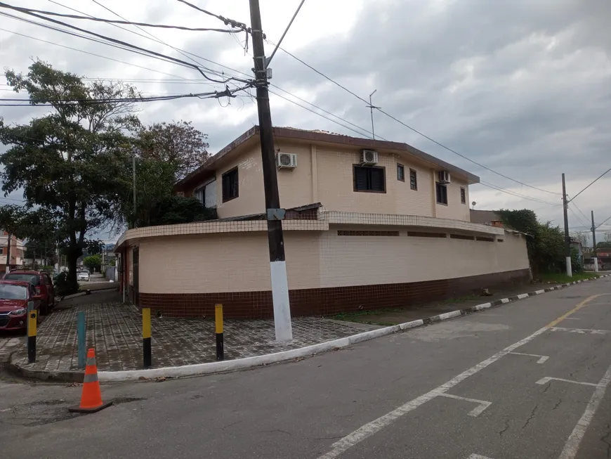Foto 1 de Sobrado com 3 Quartos à venda, 190m² em Catiapoa, São Vicente