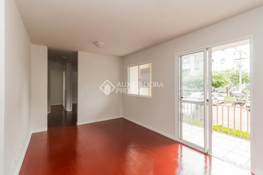 Foto 1 de Apartamento com 3 Quartos para alugar, 71m² em Humaitá, Porto Alegre