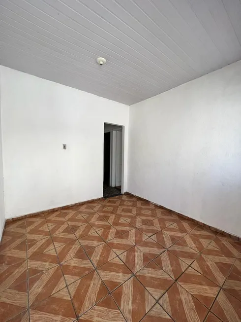 Foto 1 de Casa com 2 Quartos para alugar, 30m² em São Lucas, Volta Redonda
