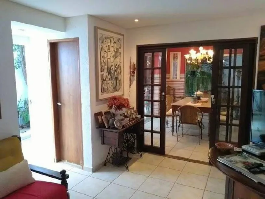 Foto 1 de Sobrado com 4 Quartos à venda, 296m² em Lidice, Uberlândia