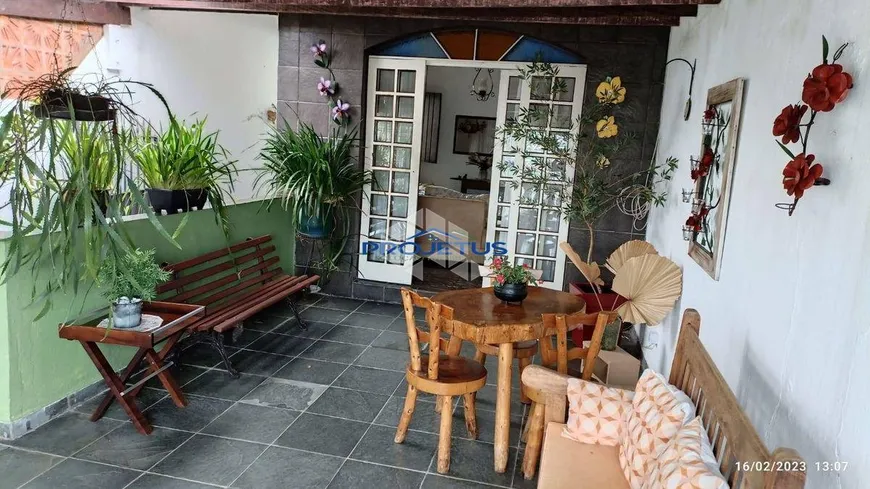 Foto 1 de Casa com 3 Quartos à venda, 93m² em Jardim São Luiz, Embu das Artes