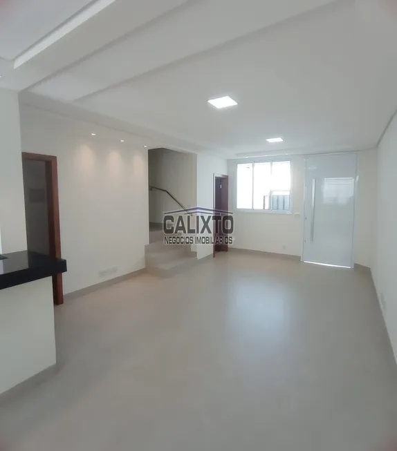 Foto 1 de Sobrado com 3 Quartos à venda, 125m² em Grand Ville, Uberlândia