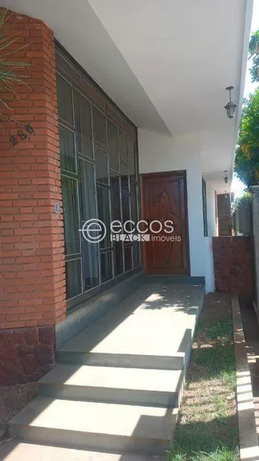 Foto 1 de Casa com 5 Quartos à venda, 400m² em Jardim Regina, Araguari