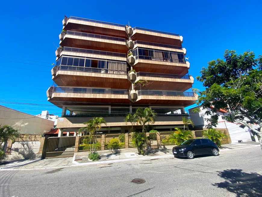 Foto 1 de Cobertura com 4 Quartos à venda, 205m² em Braga, Cabo Frio