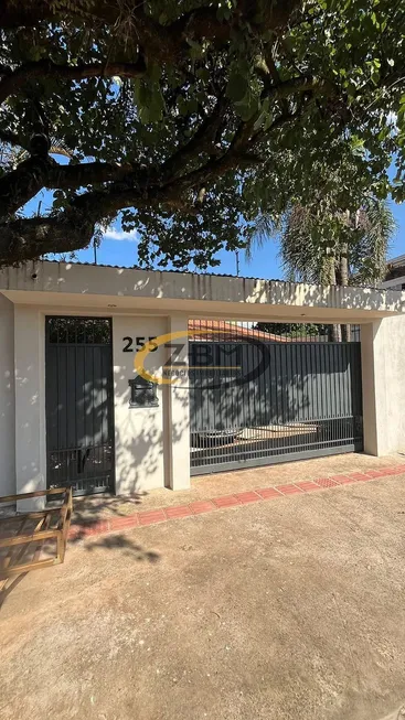 Foto 1 de Casa com 3 Quartos à venda, 277m² em San Remo, Londrina