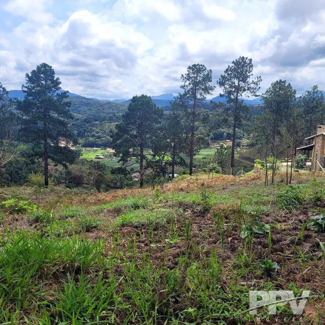 Foto 1 de Lote/Terreno à venda, 975m² em Fazenda Suica, Teresópolis