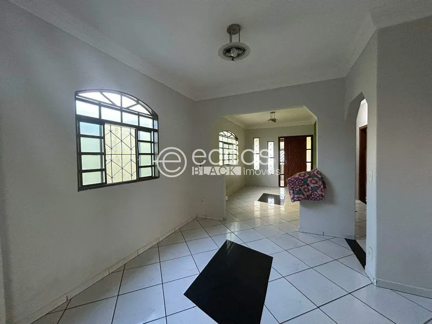 Foto 1 de Casa com 3 Quartos à venda, 124m² em Pacaembu, Uberlândia