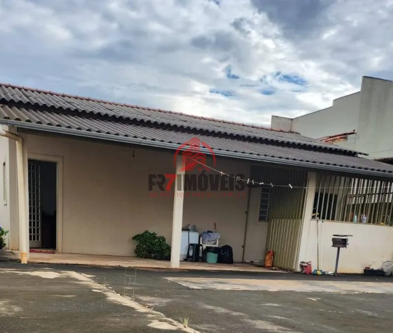 Foto 1 de Casa com 2 Quartos à venda, 236m² em Setor Santos Dumont, Goiânia