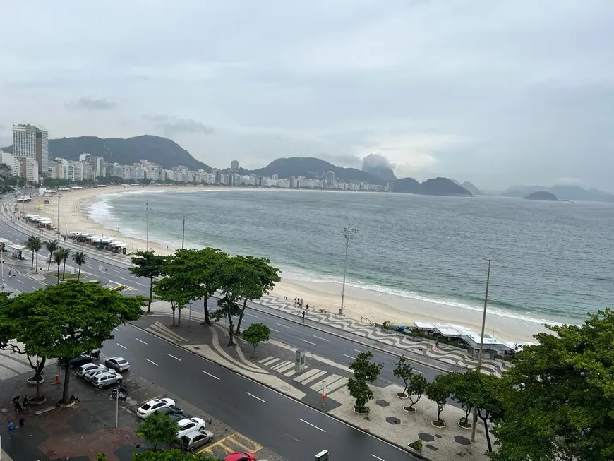 Foto 1 de Apartamento com 3 Quartos para alugar, 185m² em Copacabana, Rio de Janeiro