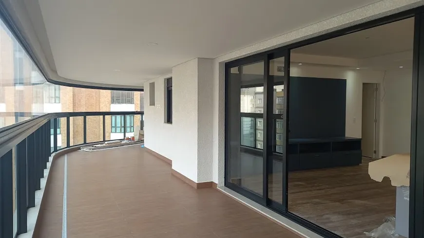 Foto 1 de Apartamento com 3 Quartos à venda, 215m² em Jardim Paulistano, São Paulo