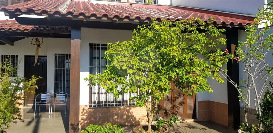 Foto 1 de Casa com 3 Quartos à venda, 335m² em Vila Ipiranga, Porto Alegre