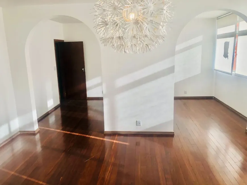 Foto 1 de Apartamento com 4 Quartos à venda, 230m² em Santo Antônio, Belo Horizonte