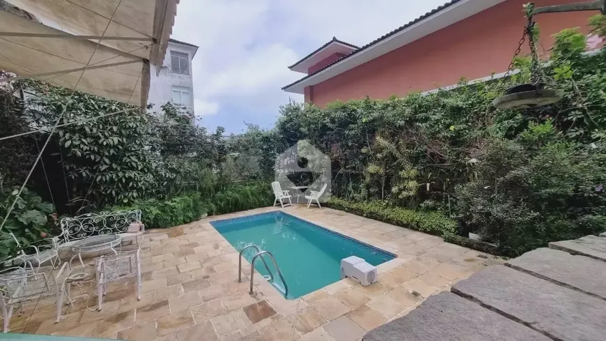 Foto 1 de Casa com 6 Quartos à venda, 350m² em Jardim Botânico, Rio de Janeiro