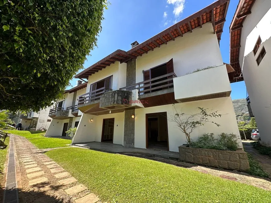 Foto 1 de Casa de Condomínio com 5 Quartos à venda, 211m² em Alto, Teresópolis