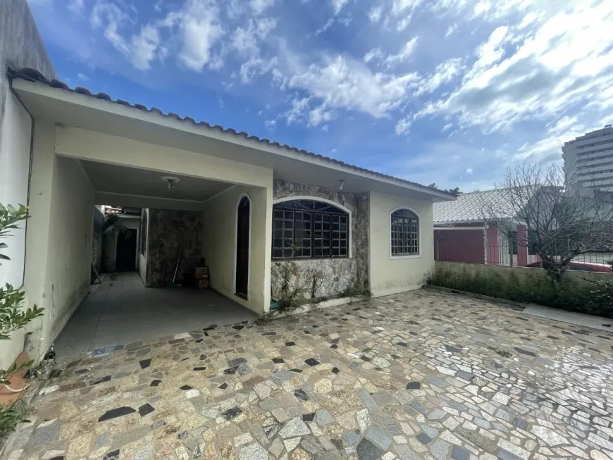 Foto 1 de Casa com 3 Quartos à venda, 144m² em Barreiros, São José