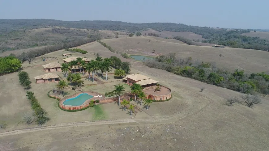 Foto 1 de Fazenda/Sítio com 13 Quartos à venda, 2500m² em Area Rural de Tatui, Tatuí