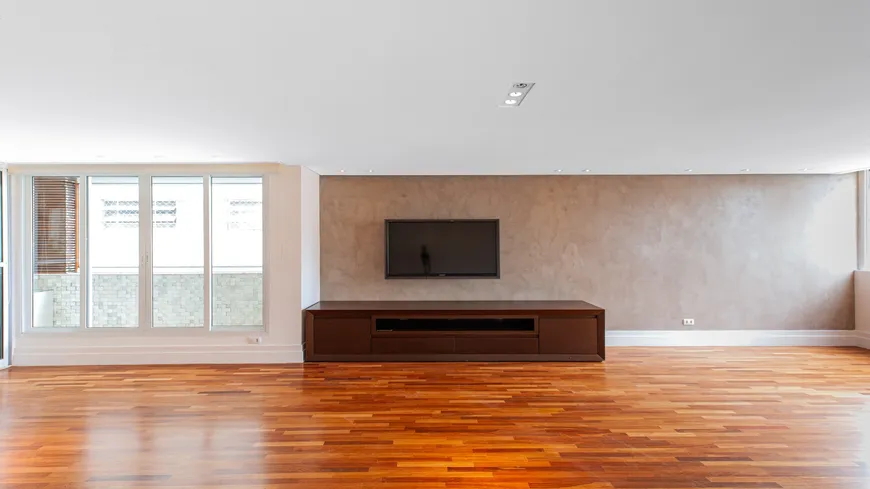 Foto 1 de Apartamento com 3 Quartos à venda, 180m² em Jardim América, São Paulo