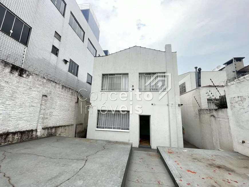 Foto 1 de Sobrado com 5 Quartos à venda, 299m² em Centro, Ponta Grossa