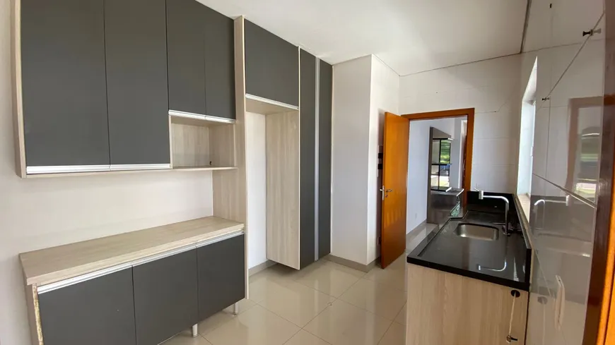 Foto 1 de Casa de Condomínio com 3 Quartos para alugar, 190m² em Condomínio Belvedere, Cuiabá