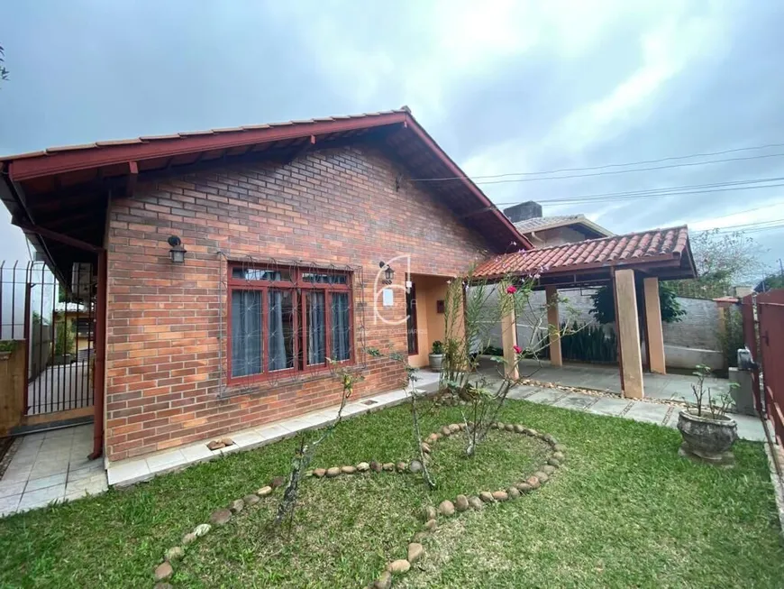 Foto 1 de Casa com 3 Quartos à venda, 110m² em Córrego Grande, Florianópolis