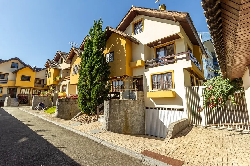 Foto 1 de Casa de Condomínio com 3 Quartos à venda, 263m² em Água Verde, Curitiba