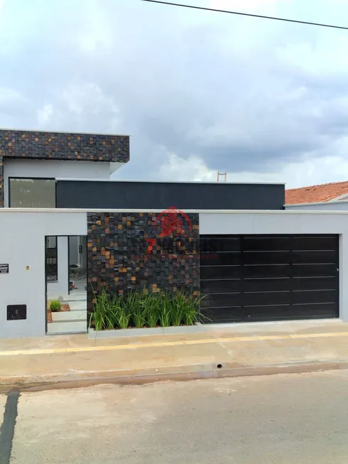 Foto 1 de Casa com 3 Quartos à venda, 139m² em Residencial Maria Lourenca, Goiânia