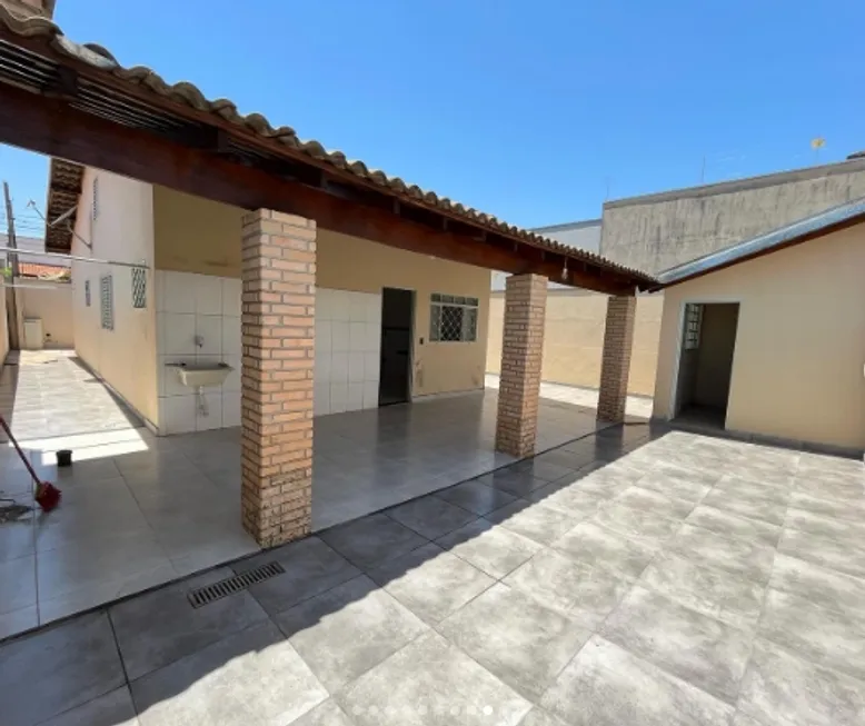 Foto 1 de Casa com 2 Quartos à venda, 135m² em Centro, Bady Bassitt