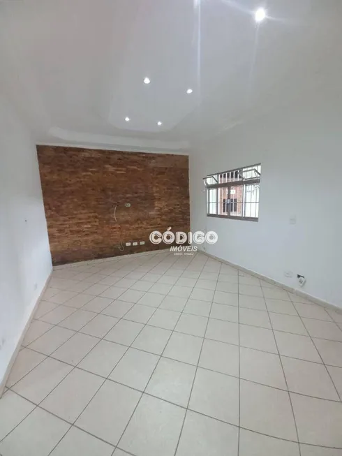 Foto 1 de Sobrado com 2 Quartos para alugar, 230m² em Parque Santo Antônio, Guarulhos