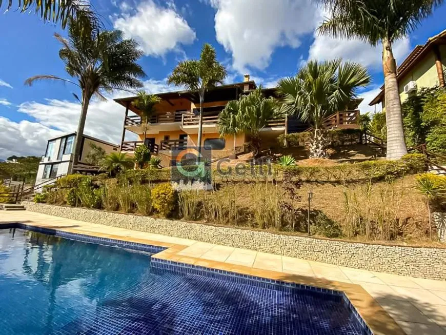 Foto 1 de Casa de Condomínio com 4 Quartos à venda, 400m² em Nogueira, Petrópolis