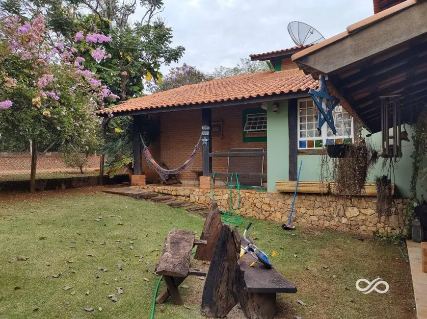 Foto 1 de Fazenda/Sítio com 3 Quartos à venda, 418m² em Nucleo Urbano Parque Ana Helena, Jaguariúna