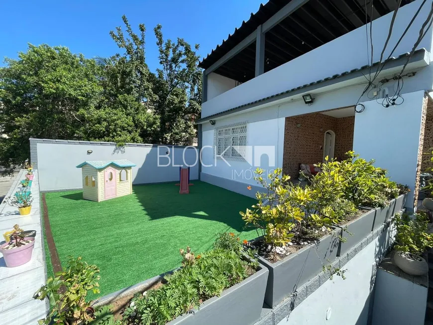 Foto 1 de Casa com 3 Quartos à venda, 454m² em  Vila Valqueire, Rio de Janeiro