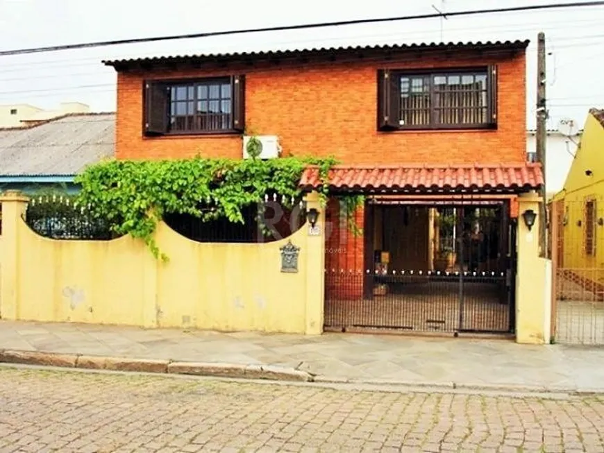 Foto 1 de Casa com 4 Quartos à venda, 225m² em Passo da Areia, Porto Alegre