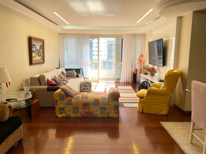 Foto 1 de Apartamento com 4 Quartos à venda, 230m² em Praia do Canto, Vitória