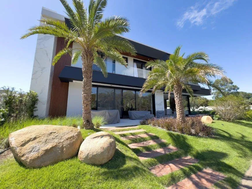 Foto 1 de Casa de Condomínio com 6 Quartos à venda, 588m² em Velas da Marina, Capão da Canoa