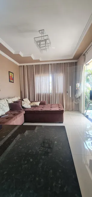 Foto 1 de Sobrado com 4 Quartos à venda, 50m² em Residencial Recanto do Bosque, Goiânia