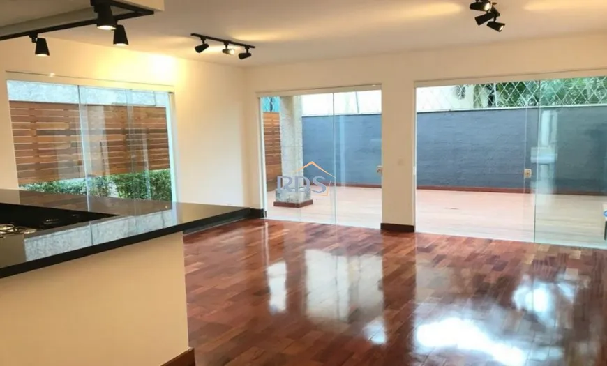 Foto 1 de Casa de Condomínio com 3 Quartos à venda, 300m² em Jardim Viana, São Paulo