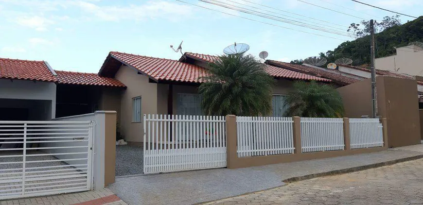 Foto 1 de Casa com 2 Quartos à venda, 90m² em Bateas, Brusque