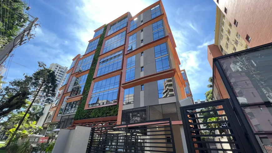 Foto 1 de Apartamento com 3 Quartos à venda, 233m² em Cabral, Curitiba