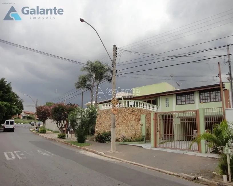 Foto 1 de Sobrado com 3 Quartos à venda, 352m² em Parque São Quirino, Campinas